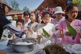 迈尔：建议在安联球场前为贝肯鲍尔建造雕像，就建在盖德穆勒旁边